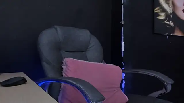 viktoria davis  online show from February 2026 10:52:01 PM