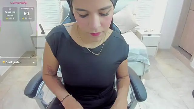 Snapshot of Zulema_hamdi chatting on November 2025 12:04:02 PM Zulema hamdi online show from November 2025 12:04:02 PM