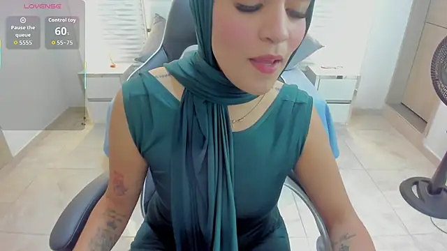 Snapshot of Zulema_hamdi chatting on November 2025 07:02:02 PM Zulema hamdi online show from November 2025 07:02:02 PM