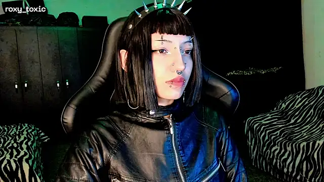 roxy toxic online show from November 2025 01:49:01 AM