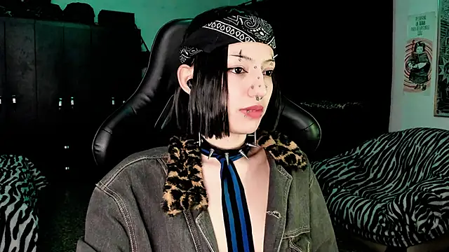 Snapshot of roxy_toxic chatting on December 2025 02:07:02 AM roxy toxic online show from December 2025 02:07:02 AM