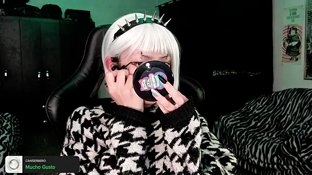 Snapshot of roxy_toxic chatting on January 2026 02:02:02 AM roxy toxic online show from January 2026 02:02:02 AM