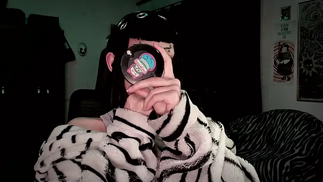 Snapshot of roxy_toxic chatting on February 2026 12:49:01 AM roxy toxic online show from February 2026 12:49:01 AM