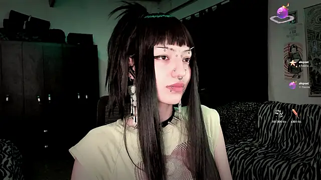 Snapshot of roxy_toxic chatting on February 2026 12:20:01 AM roxy toxic online show from February 2026 12:20:01 AM