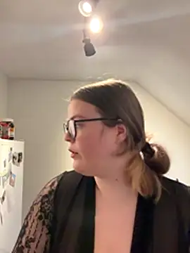 EveBaker04 online show from November 2025 04:17:02 PM