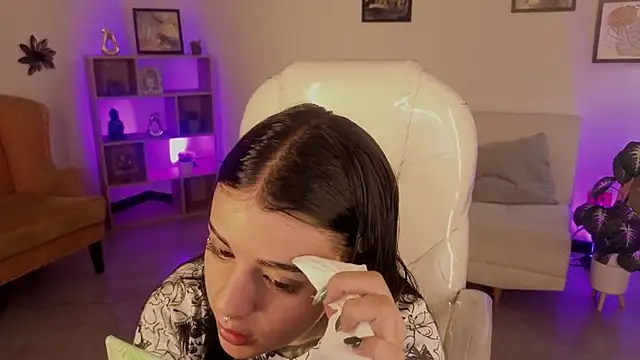 Nicole Foxx  online show from November 2025 08:05:01 PM