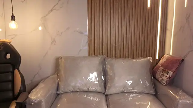 Snapshot of Kitten_Cam chatting on January 2026 02:22:02 PM Kitten Cam online show from January 2026 02:22:02 PM