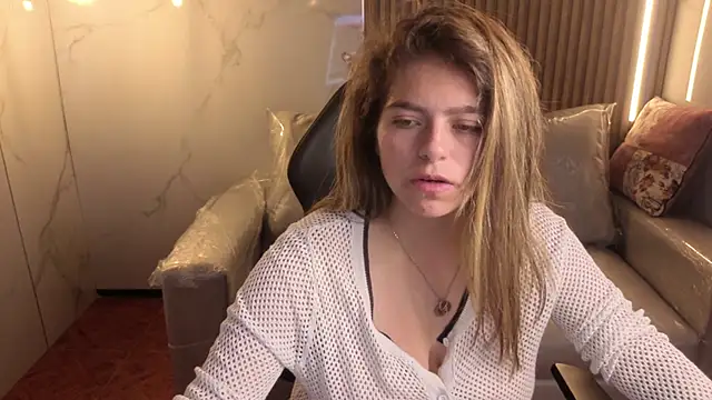 Snapshot of Kitten_Cam chatting on January 2026 03:34:02 AM Kitten Cam online show from January 2026 03:34:02 AM