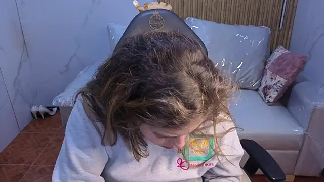 Snapshot of Kitten_Cam chatting on January 2026 05:05:02 PM Kitten Cam online show from January 2026 05:05:02 PM