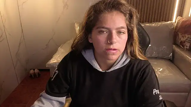 Snapshot of Kitten_Cam chatting on January 2026 03:22:02 AM Kitten Cam online show from January 2026 03:22:02 AM