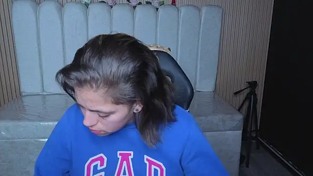 Snapshot of Kitten_Cam chatting on February 2026 03:57:01 PM Kitten Cam online show from February 2026 03:57:01 PM