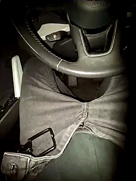 Nzino1983 online show from March 2026 06:18:02 PM