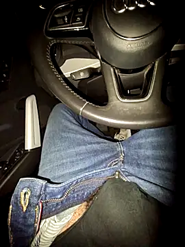 Nzino1983 online show from April 2026 09:30:01 PM