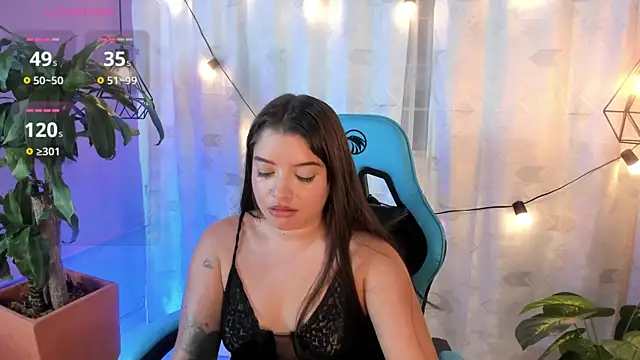 Snapshot of Lia_little18 chatting on May 2026 09:33:02 PM Lia little18 online show from May 2026 09:33:02 PM