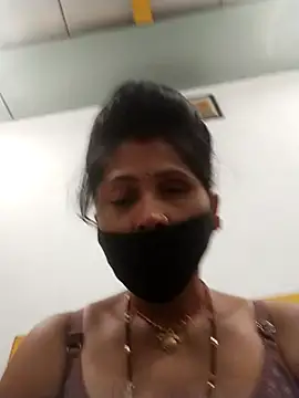 Snapshot of Bhavya_Bhan chatting on October 2025 11:01:02 PM Bhavya Bhan online show from October 2025 11:01:02 PM