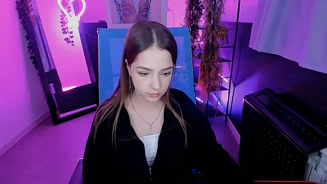 Snapshot of PamBeesly chatting on March 2025 11:16:01 AM PamBeesly online show from March 2025 11:16:01 AM