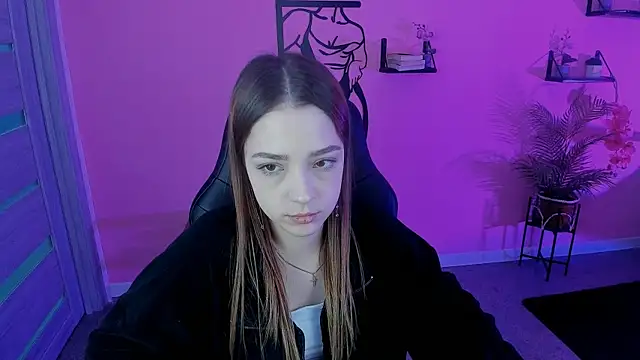 Snapshot of PamBeesly chatting on March 2025 02:36:01 PM PamBeesly online show from March 2025 02:36:01 PM