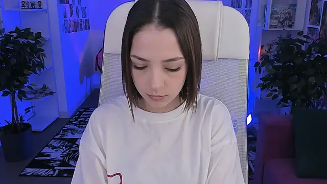 Snapshot of PamBeesly chatting on October 2025 11:11:02 AM PamBeesly online show from October 2025 11:11:02 AM