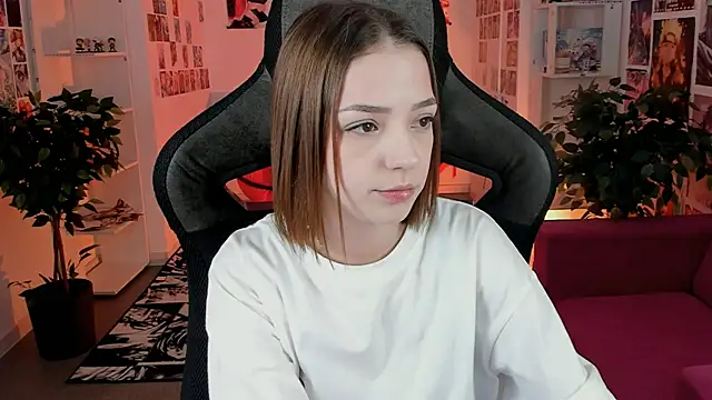 Snapshot of PamBeesly chatting on November 2025 11:21:01 AM PamBeesly online show from November 2025 11:21:01 AM