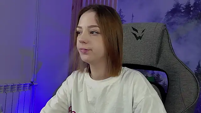 Snapshot of PamBeesly chatting on November 2025 09:11:01 AM PamBeesly online show from November 2025 09:11:01 AM