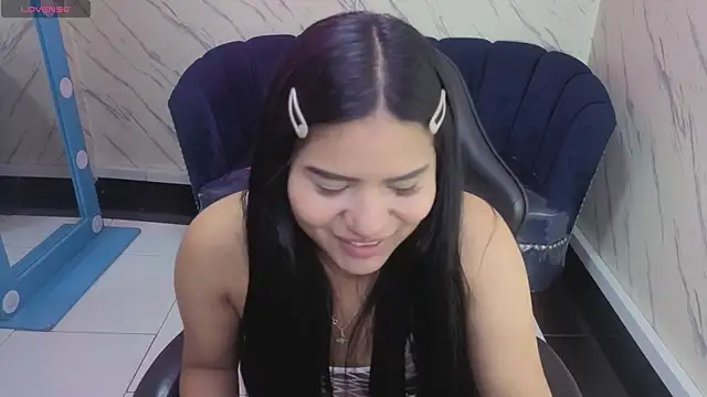 Snapshot of Paulette_v chatting on November 2025 01:10:02 PM Paulette v online show from November 2025 01:10:02 PM