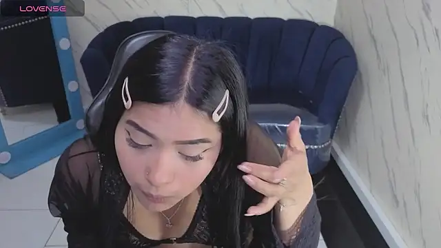 Snapshot of Paulette_v chatting on November 2025 01:11:01 PM Paulette v online show from November 2025 01:11:01 PM