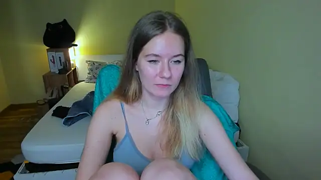 EmilyPaw online show from February 2025 05:48:01 PM