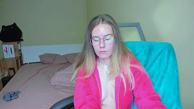 EmilyPaw online show from February 2025 06:15:02 PM