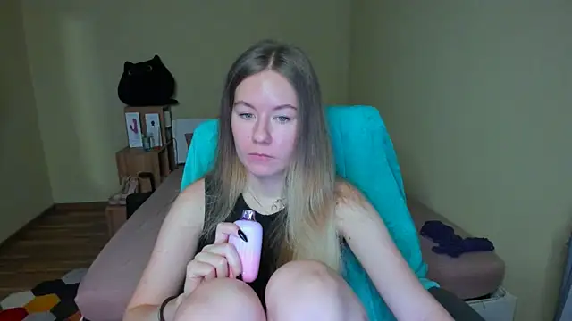 EmilyPaw online show from February 2025 08:28:02 AM