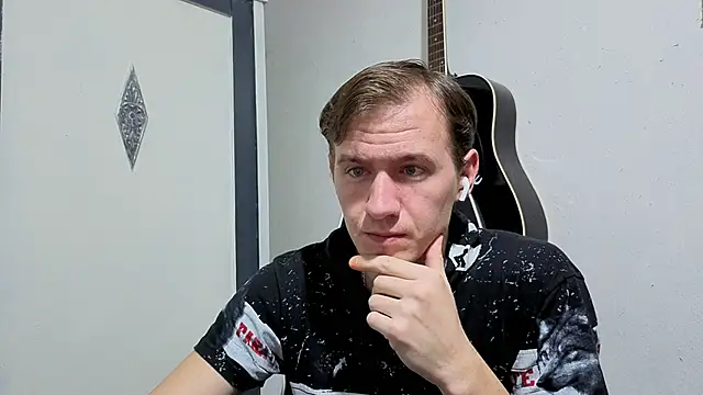 Snapshot of DiMastyzzz chatting on January 2025 10:44:01 PM DiMastyzzz online show from January 2025 10:44:01 PM