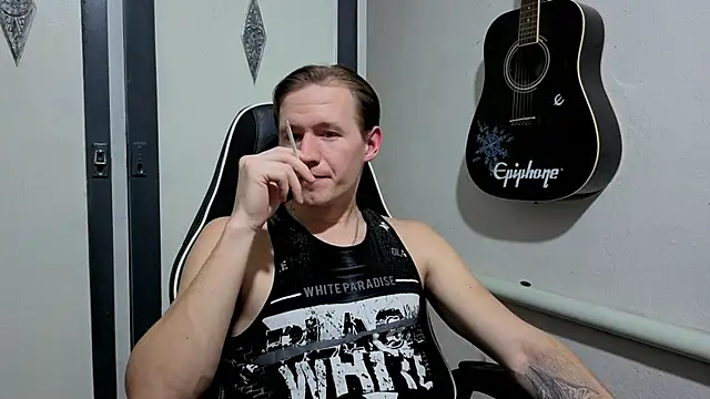 Snapshot of DiMastyzzz chatting on January 2025 03:40:01 PM DiMastyzzz online show from January 2025 03:40:01 PM