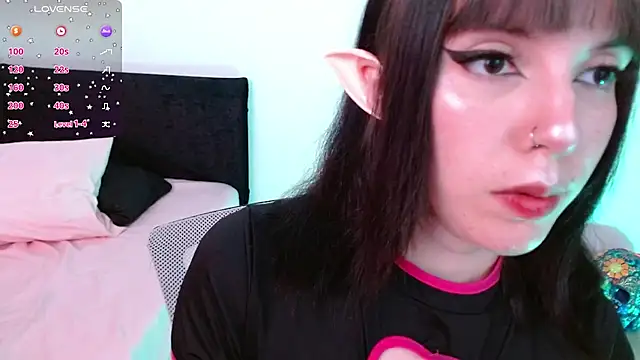 Snapshot of Diana_P23 chatting on January 2025 11:00:02 PM Diana P23 online show from January 2025 11:00:02 PM