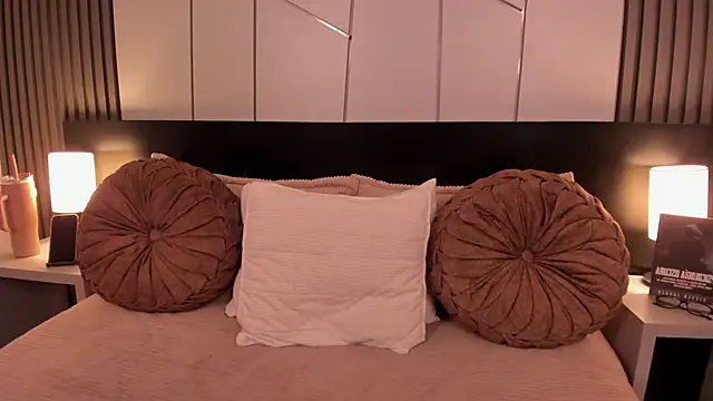 Snapshot of fiorella_paris chatting on November 2025 05:20:01 AM fiorella paris online show from November 2025 05:20:01 AM