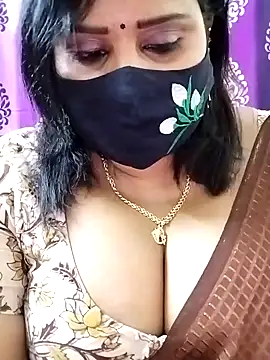 Snapshot of Queenflowerr chatting on October 2025 05:48:02 PM Queenflowerr online show from October 2025 05:48:02 PM