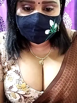 Snapshot of Queenflowerr chatting on November 2025 08:05:02 AM Queenflowerr online show from November 2025 08:05:02 AM