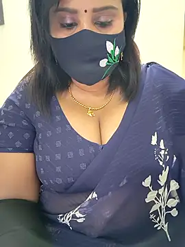 Snapshot of Queenflowerr chatting on November 2025 06:08:02 PM Queenflowerr online show from November 2025 06:08:02 PM