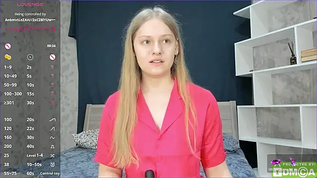 Snapshot of onelovelyalice chatting on February 2025 01:37:01 PM onelovelyalice online show from February 2025 01:37:01 PM