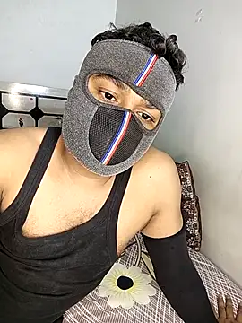 Snapshot of Love-N chatting on November 2025 12:32:02 AM Love-N online show from November 2025 12:32:02 AM