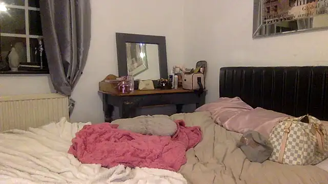 Snapshot of blissdimicco chatting on February 2025 10:09:01 PM blissdimicco online show from February 2025 10:09:01 PM