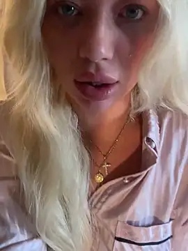 Snapshot of blissdimicco chatting on October 2025 10:04:01 AM blissdimicco online show from October 2025 10:04:01 AM