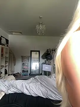 Snapshot of blissdimicco chatting on October 2025 12:22:02 PM blissdimicco online show from October 2025 12:22:02 PM