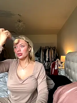 Snapshot of blissdimicco chatting on October 2025 09:32:01 AM blissdimicco online show from October 2025 09:32:01 AM