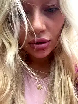 Snapshot of blissdimicco chatting on November 2025 11:10:01 AM blissdimicco online show from November 2025 11:10:01 AM