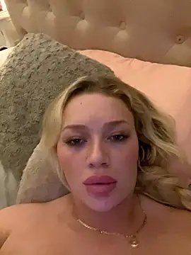 Snapshot of blissdimicco chatting on November 2025 11:21:02 PM blissdimicco online show from November 2025 11:21:02 PM