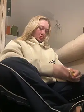 Snapshot of blissdimicco chatting on November 2025 01:33:02 PM blissdimicco online show from November 2025 01:33:02 PM