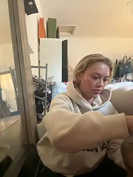 Snapshot of blissdimicco chatting on November 2025 01:25:02 PM blissdimicco online show from November 2025 01:25:02 PM