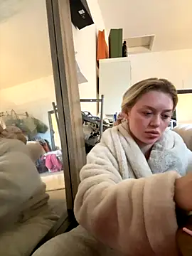 Snapshot of blissdimicco chatting on December 2025 11:52:02 AM blissdimicco online show from December 2025 11:52:02 AM