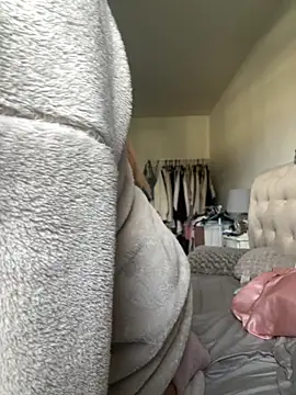 Snapshot of blissdimicco chatting on December 2025 10:35:01 AM blissdimicco online show from December 2025 10:35:01 AM