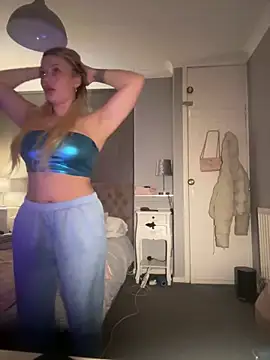 Snapshot of blissdimicco chatting on December 2025 04:11:01 PM blissdimicco online show from December 2025 04:11:01 PM