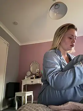 Snapshot of blissdimicco chatting on December 2025 09:14:02 AM blissdimicco online show from December 2025 09:14:02 AM